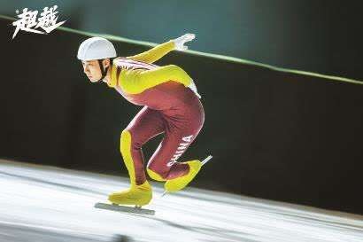 二八杠里的“牌具讲究”：为什么骨制牌九比扑克牌二八杠更有手感？（二八杠的牌具门道：骨制牌九为何比扑克牌更有手感？）